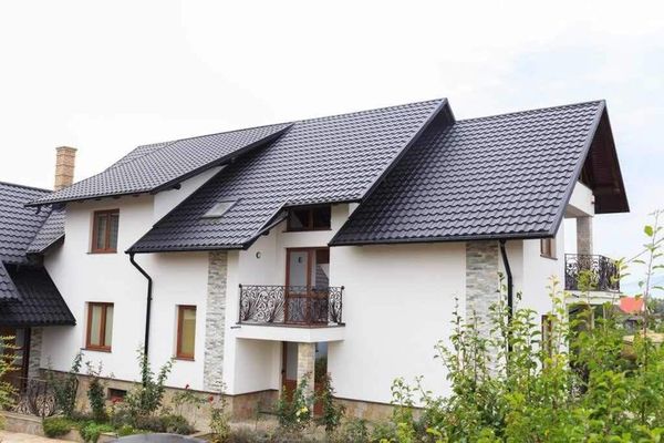 Walmdach mit neuer Eindeckung